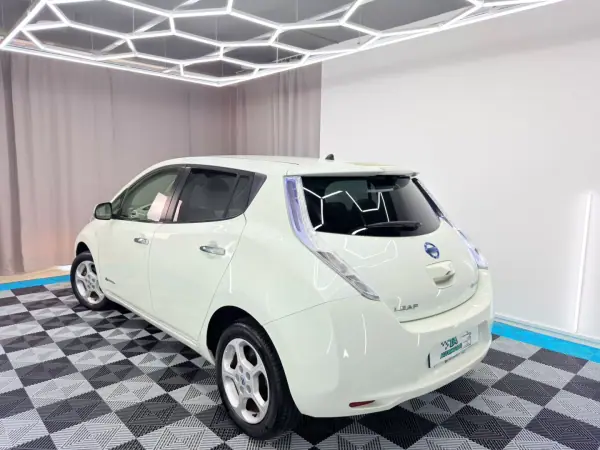 Nissan Leaf 2013 - 6500 EUR, 54000 km - AUTO.MOTO.pt - 54000km - foto 5 de 21