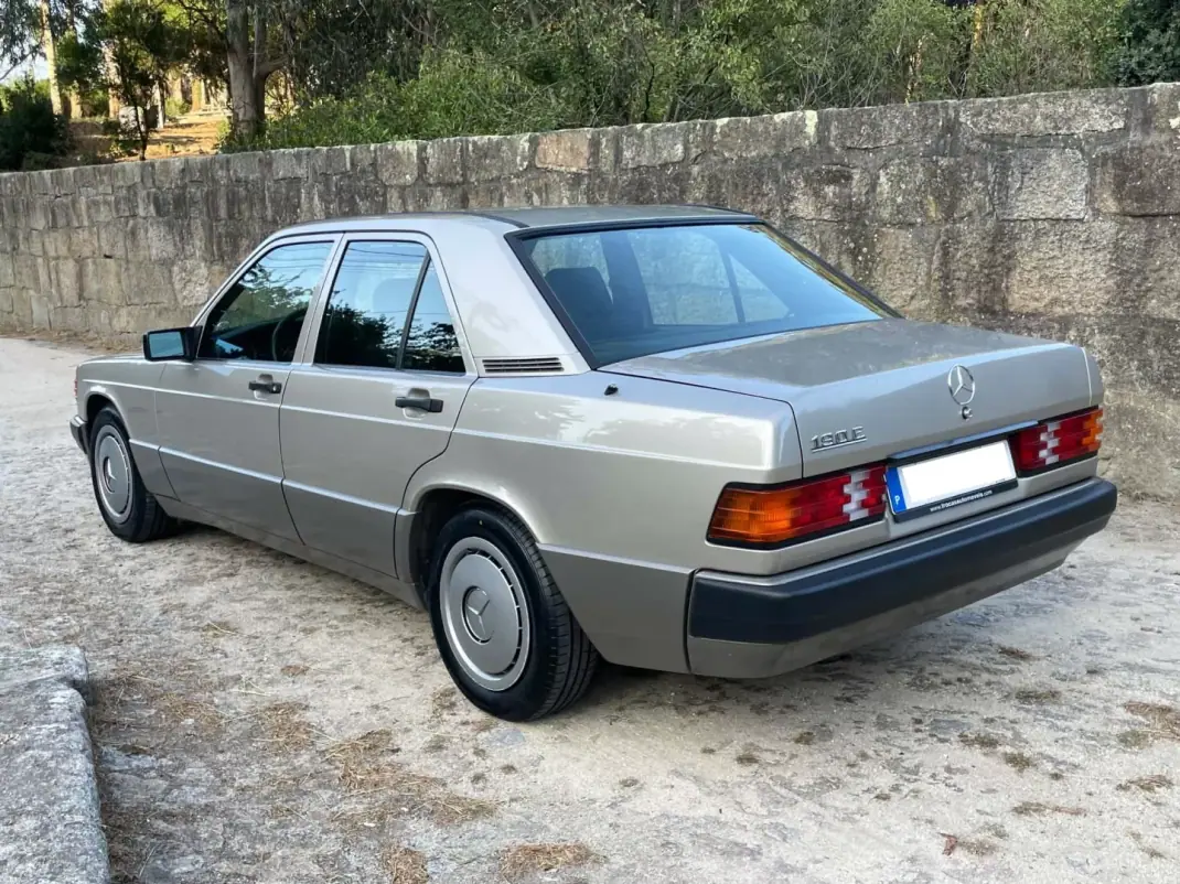 Mercedes-Benz 190 1993 - 14900 EUR, 41200 km - 41200km - foto 6 de 40