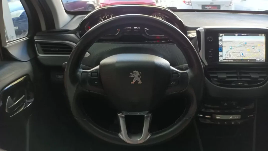 Peugeot 208 2016 - 11690 EUR, 138481 km - AUTO.MOTO.pt - 138481km - foto 23 de 54