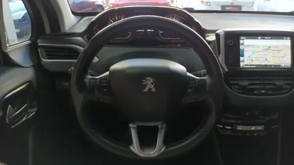 Peugeot 208 2016 - 11690 EUR, 138481 km - AUTO.MOTO.pt - 138481km - foto 23 de 54