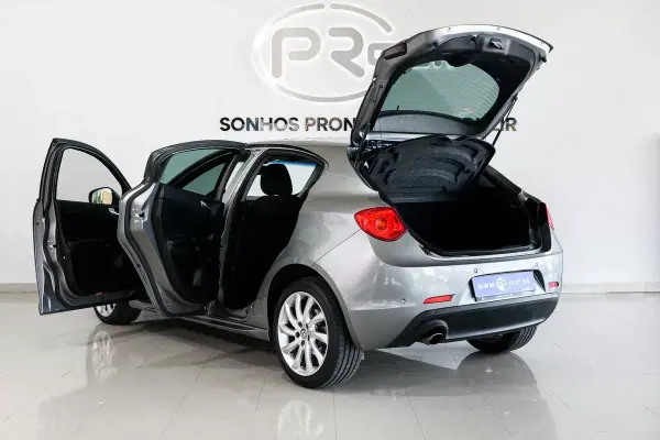 Alfa Romeo Giulietta 2018 - 15900 EUR, 159286 km - AUTO.MOTO.pt - 159286km - foto 23 de 26