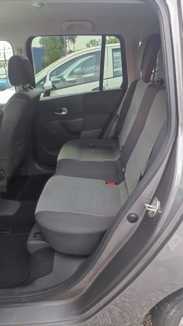 Renault Grand Modus 2009 - 6589 EUR, 209758 km - AUTO.MOTO.pt - 209758km - foto 9 de 15