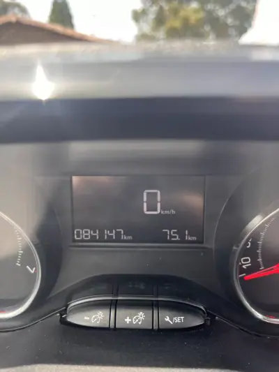 Peugeot 208 2015 - 7250 EUR, 84100 km - AUTO.MOTO.pt - 84100km - foto 14 de 19