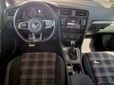 Volkswagen Golf 2015 - 22490 EUR, 108000 km - AUTO.MOTO.pt - 108000km - foto 20 de 28