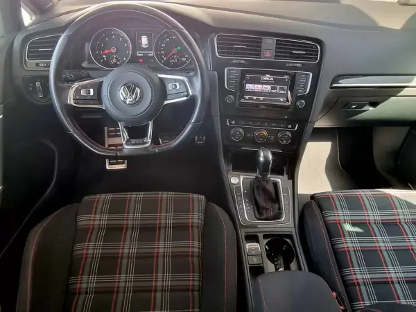 Volkswagen Golf 2015 - 22490 EUR, 108000 km - AUTO.MOTO.pt - 108000km - foto 20 de 28