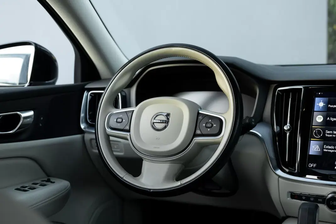 Volvo V60 2021 - 25450 EUR, 133000 km - 133000km - foto 27 de 36