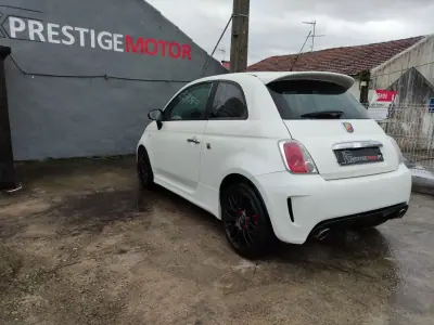 Fiat 500 2009 - 11900 EUR, 123000 km - AUTO.MOTO.pt - 123000km - foto 6 de 9