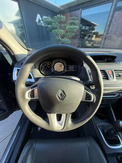Renault Mégane 2011 - 5750 EUR, 219739 km - AUTO.MOTO.pt - 219739km - foto 11 de 14