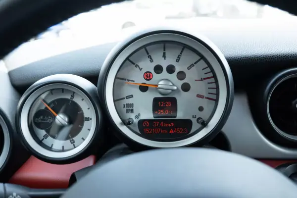 MINI Cooper 2010 - 8999 EUR, 152100 km - AUTO.MOTO.pt - 152100km - foto 15 de 18