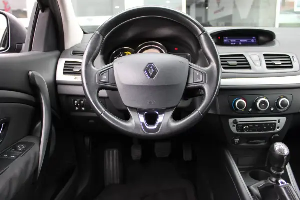 Renault Mégane Coupe 2014 - 9900 EUR, 202494 km - AUTO.MOTO.pt - 202494km - foto 13 de 23