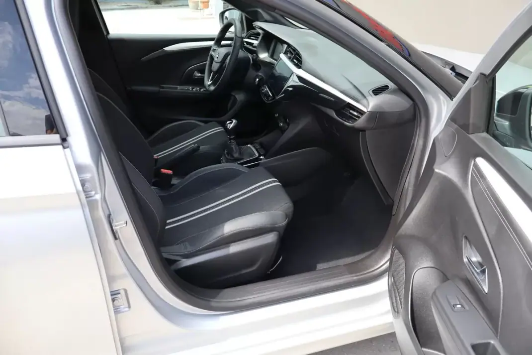 Opel Corsa 2025 - 16500 EUR, 25613 km - AUTO.MOTO.pt - 25613km - foto 27 de 30