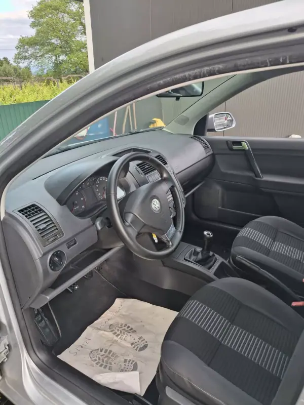 Volkswagen Polo 2008 - 6950 EUR, 245123 km - AUTO.MOTO.pt - 245123km - foto 12 de 14