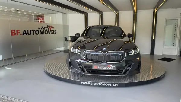 BMW i5 2024 - 52900 EUR, 41826 km - AUTO.MOTO.pt - 41826km - foto 11 de 55
