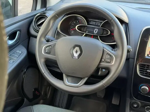Renault Clio 2019 - 9900 EUR, 129750 km - AUTO.MOTO.pt - 129750km - foto 3 de 18
