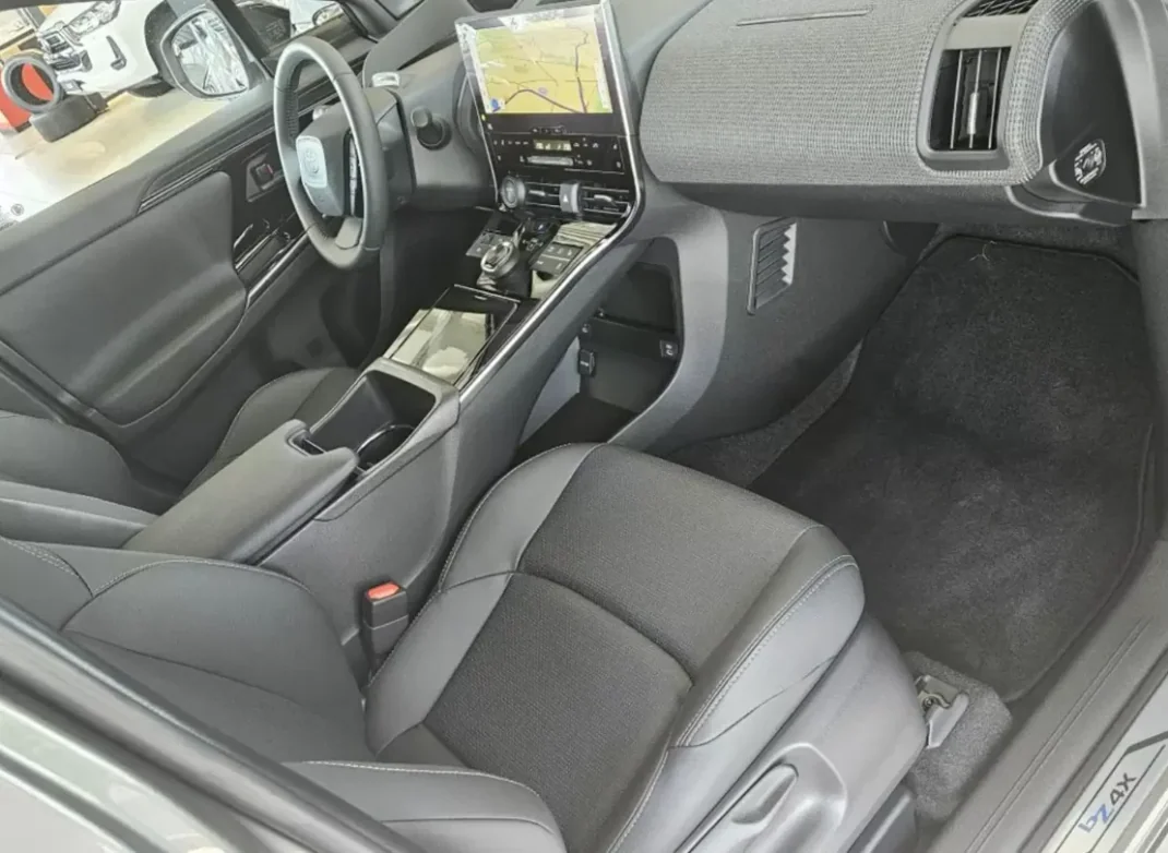 Toyota bZ4X 2023 - 31500 EUR, 27000 km - AUTO.MOTO.pt - 27000km - foto 7 de 9