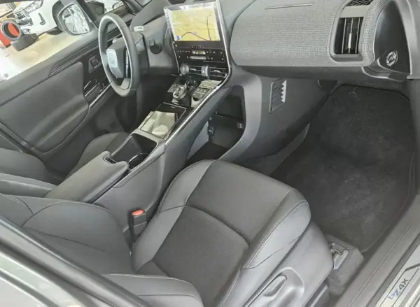 Toyota bZ4X 2023 - 31500 EUR, 27000 km - AUTO.MOTO.pt - 27000km - foto 7 de 9