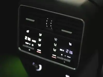 Porsche Cayenne Coupé 2023 - 104990 EUR, 18500 km - AUTO.MOTO.pt - 18500km - foto 24 de 26
