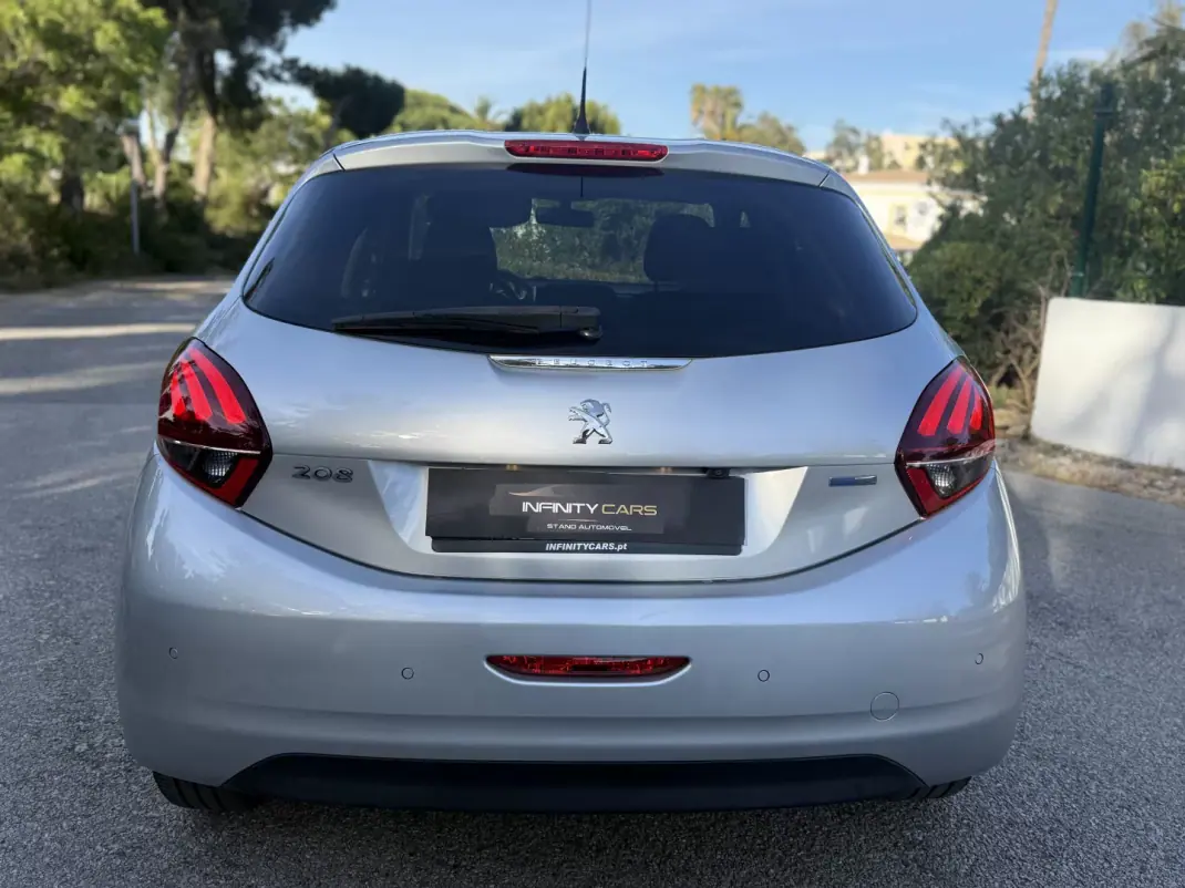Peugeot 208 2016 - 8999 EUR, 44000 km - AUTO.MOTO.pt - 44000km - foto 5 de 18
