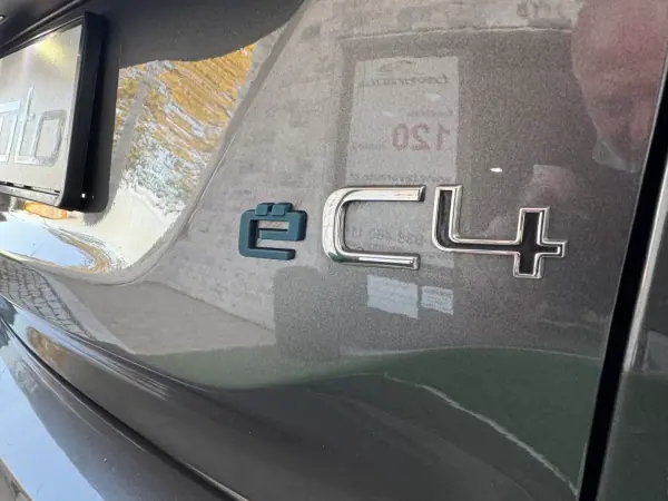 Citroën e-C4 2022 - 18500 EUR, 93000 km - AUTO.MOTO.pt - 93000km - foto 31 de 45