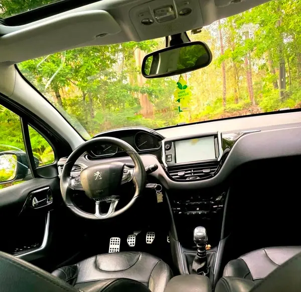 Peugeot 208 Allure 2012 Diesel — 127 000 km · Braga Peugeot 208 Allure 2012 Diesel