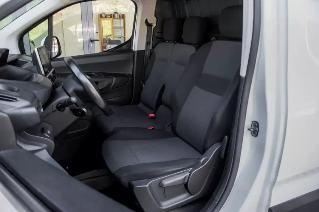 Peugeot Partner 1.5 Blue HDI 100 S&S Premium 2021 - 12990 EUR, 71659 km - AUTO.MOTO.pt - 71659km - foto 22 de 31