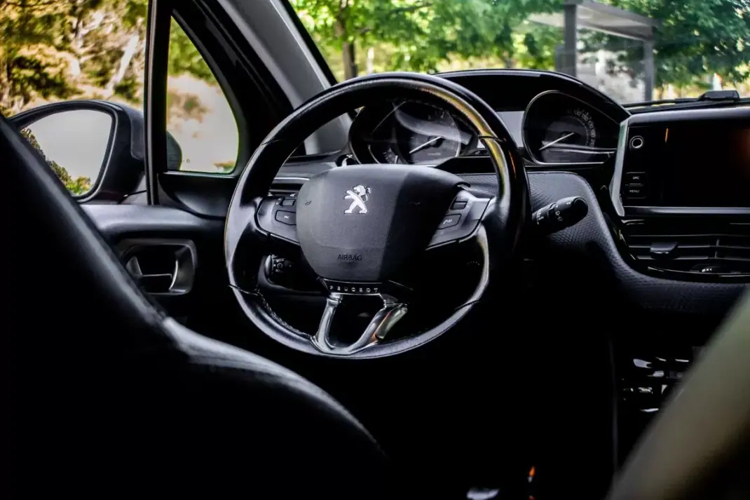 Peugeot 2008 2017 - 10690 EUR, 99978 km - AUTO.MOTO.pt - 99978km - foto 28 de 34