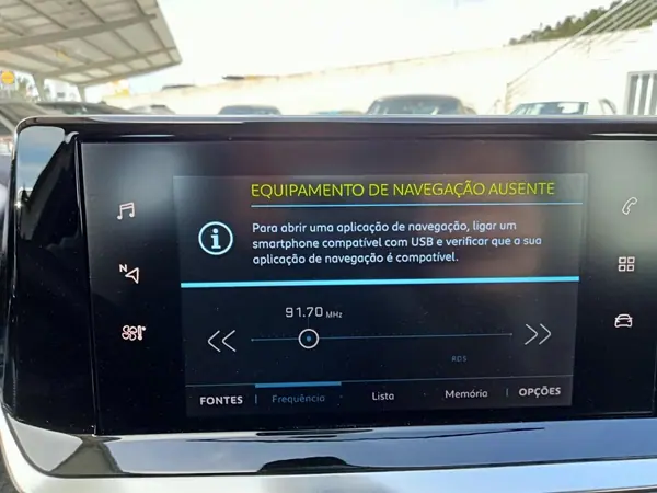 Peugeot e-208 2022 - 26950 EUR, 9000 km - AUTO.MOTO.pt - 9000km - foto 25 de 33