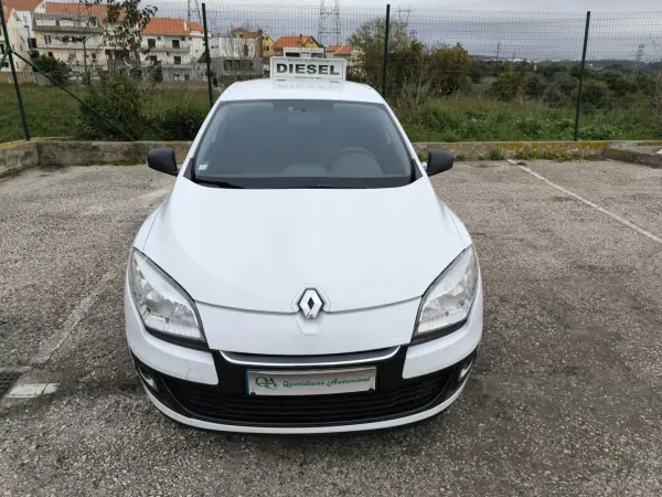 Renault Mégane 1.5 DCI III Hatchback 2013 - 3999 EUR, 317737 km - AUTO.MOTO.pt - 317737km - foto 20 de 50