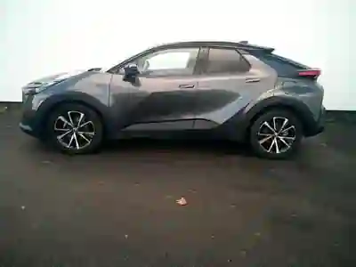 Toyota C-HR 2024 — foto 6 de 11