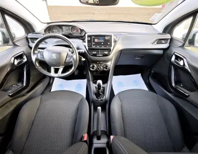 Peugeot 208 2019 - 11600 EUR, 104000 km - AUTO.MOTO.pt - 104000km - foto 3 de 9