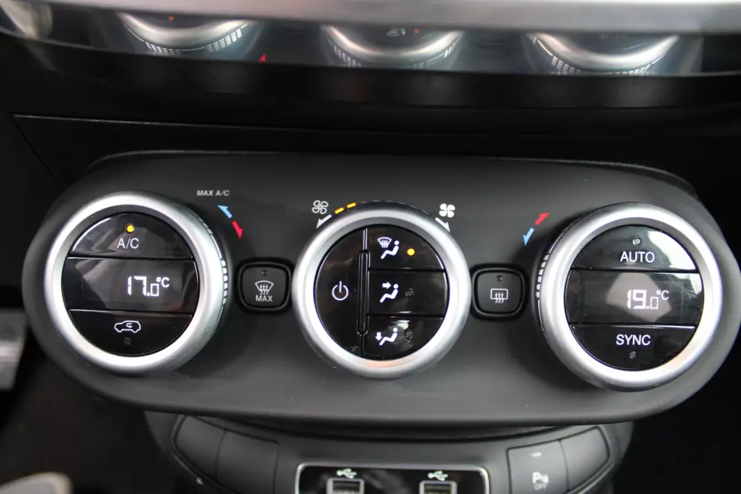 Fiat 500X 2021 - 16400 EUR, 7450 km - 7450km - foto 19 de 38