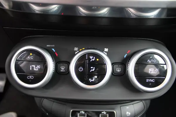 Fiat 500X 2021 - 16400 EUR, 7450 km - 7450km - foto 19 de 38
