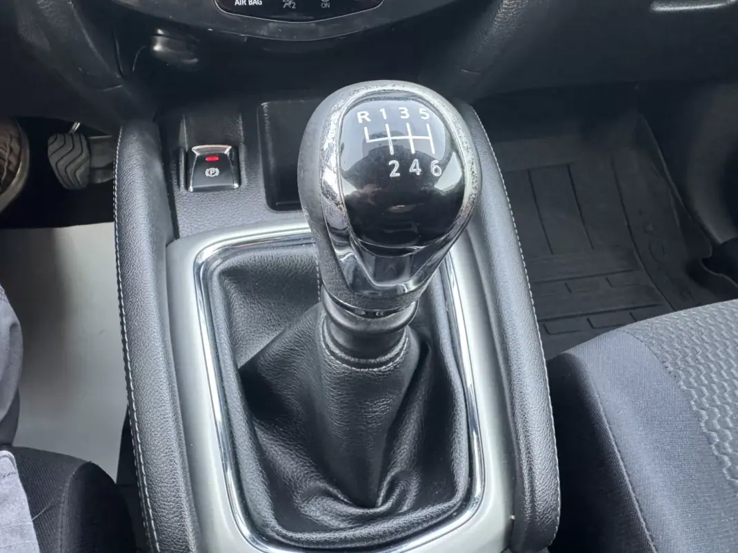 Nissan Qashqai 2015 - 11500 EUR, 258000 km - AUTO.MOTO.pt - 258000km - foto 33 de 36