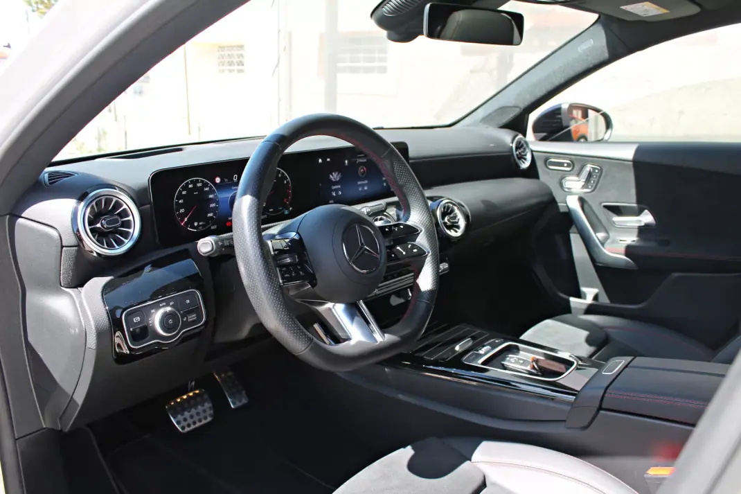 Mercedes-Benz A 180 2023 - 30990 EUR, 60412 km - AUTO.MOTO.pt - 60412km - foto 13 de 31