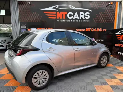 Toyota Yaris 2021 - 17900 EUR, 42195 km - foto 2 de 16