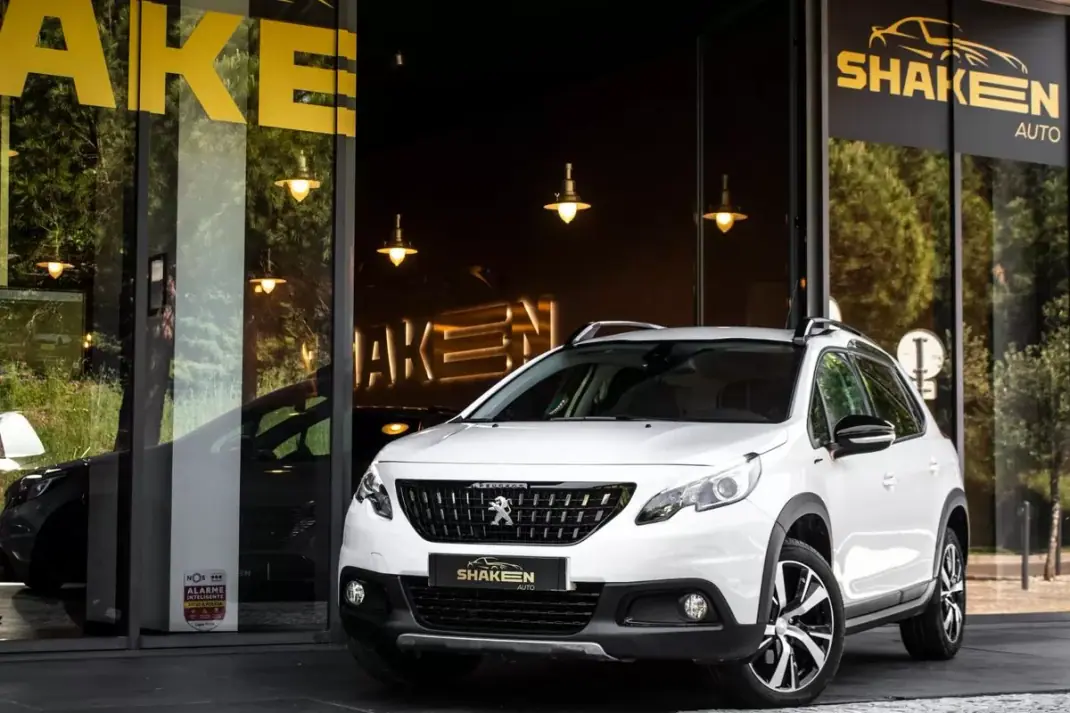 Peugeot 2008 2018 - 11890 EUR, 60033 km - AUTO.MOTO.pt - 60033km - foto 1 de 41