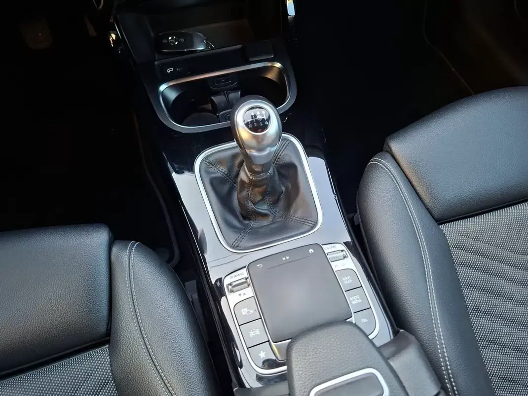 Mercedes-Benz A 200 2018 - 22500 EUR, 77000 km - AUTO.MOTO.pt - 77000km - foto 31 de 37