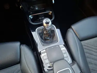 Mercedes-Benz A 200 2018 - 22500 EUR, 77000 km - AUTO.MOTO.pt - 77000km - foto 31 de 37