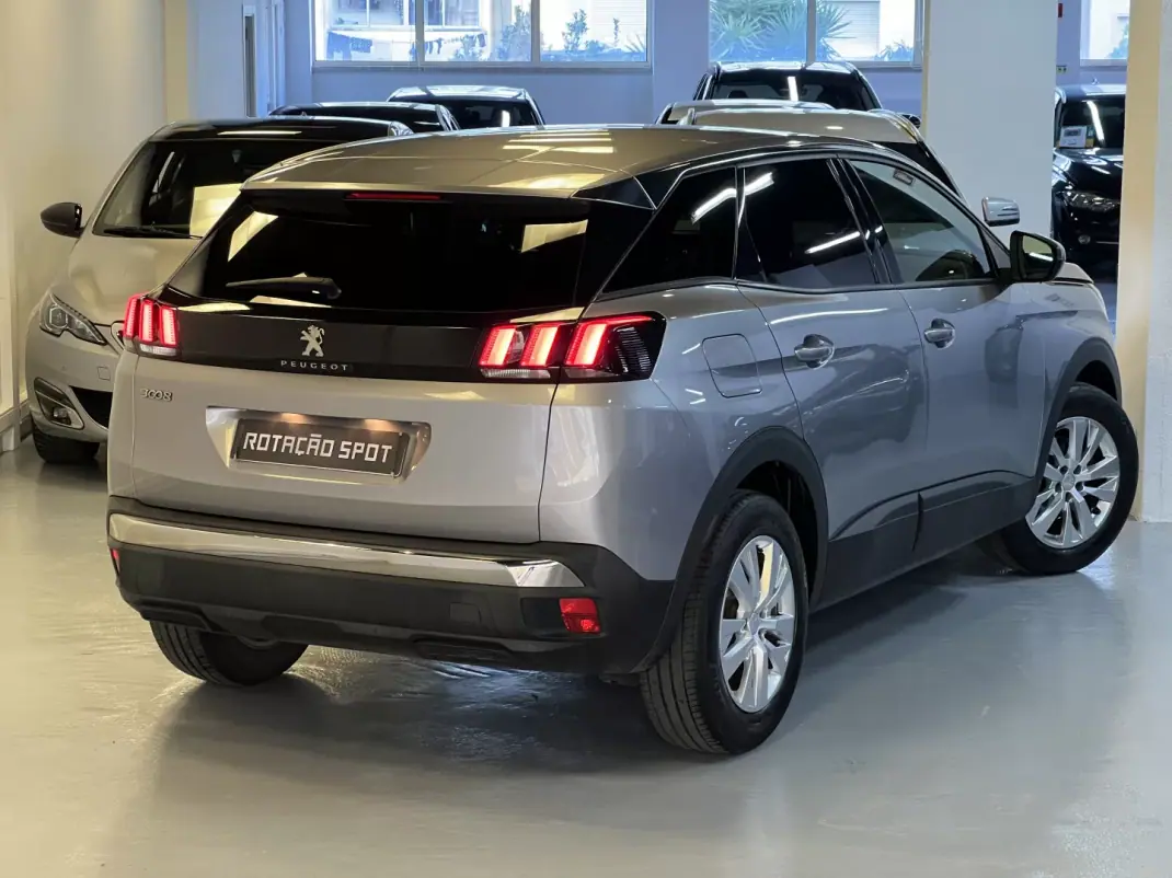 Peugeot 3008 2019 - 13990 EUR, 110000 km - AUTO.MOTO.pt - 110000km - foto 3 de 27