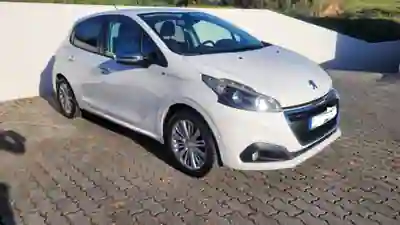 Peugeot 208 2016 - 7990 EUR, 83697 km - AUTO.MOTO.pt - 83697km - foto 3 de 10