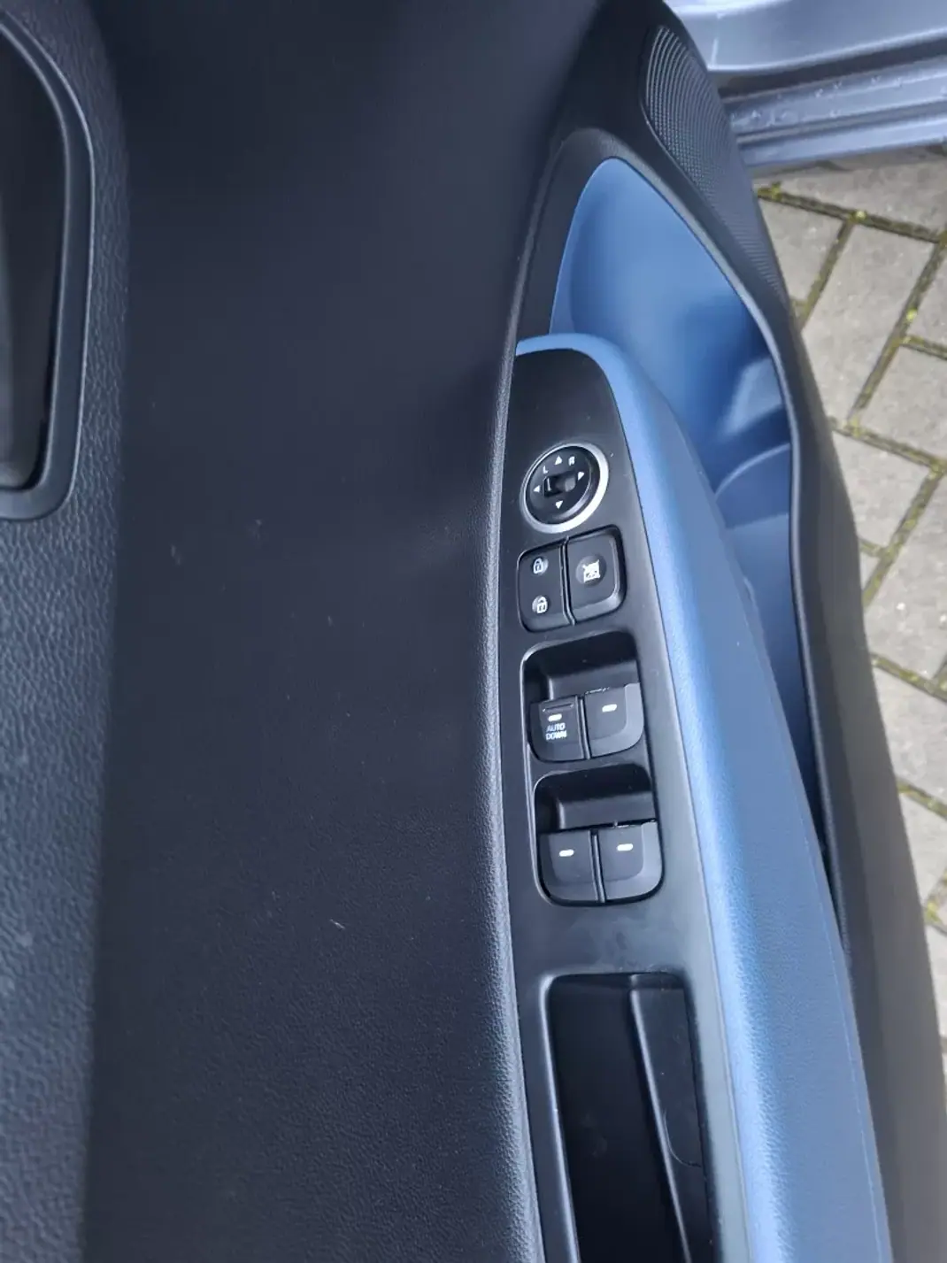 Hyundai i10 2016 - 8750 EUR, 92642 km - AUTO.MOTO.pt - 92642km - foto 17 de 24