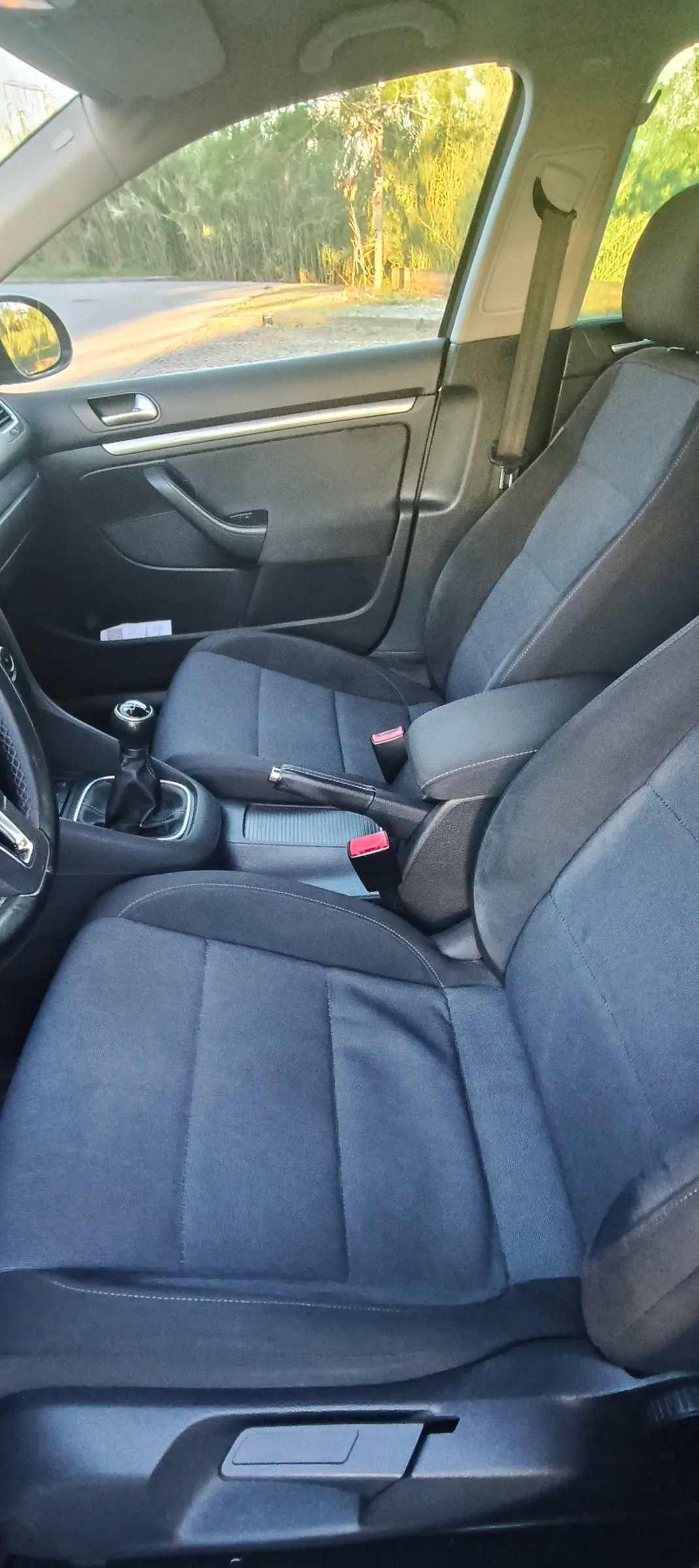 Volkswagen Golf Variant 2011 - 7100 EUR, 237000 km - AUTO.MOTO.pt - 237000km - foto 11 de 15