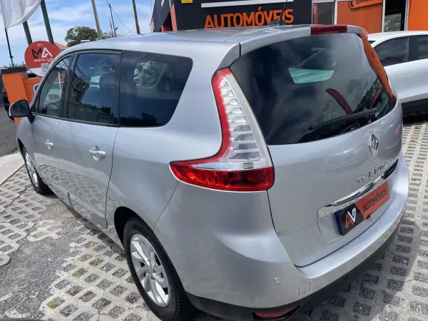 Renault Grand Scénic 2014 - 9950 EUR, 118241 km - AUTO.MOTO.pt - 118241km - foto 5 de 13