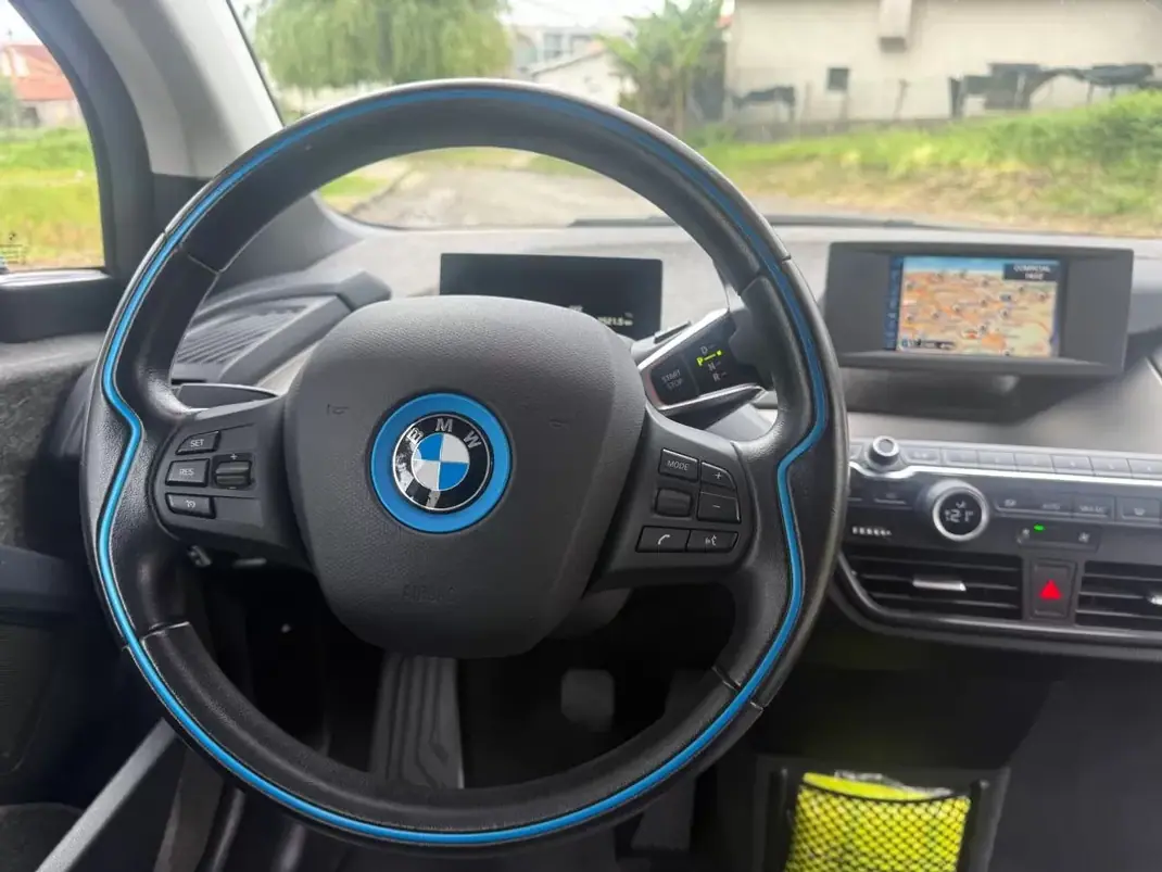 BMW i3 2015 - 12750 EUR, 81000 km - AUTO.MOTO.pt - 81000km - foto 20 de 25