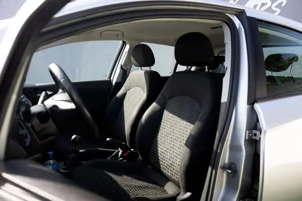 Opel Corsa 2018 - 7490 EUR, 141500 km - AUTO.MOTO.pt - 141500km - foto 7 de 37
