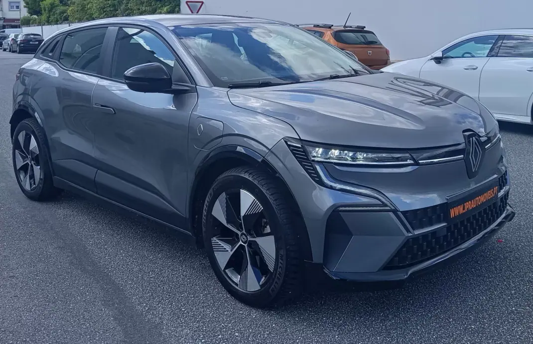 Renault Mégane E-Tech 2022 - 20490 EUR, 95500 km - AUTO.MOTO.pt - 95500km - foto 3 de 19