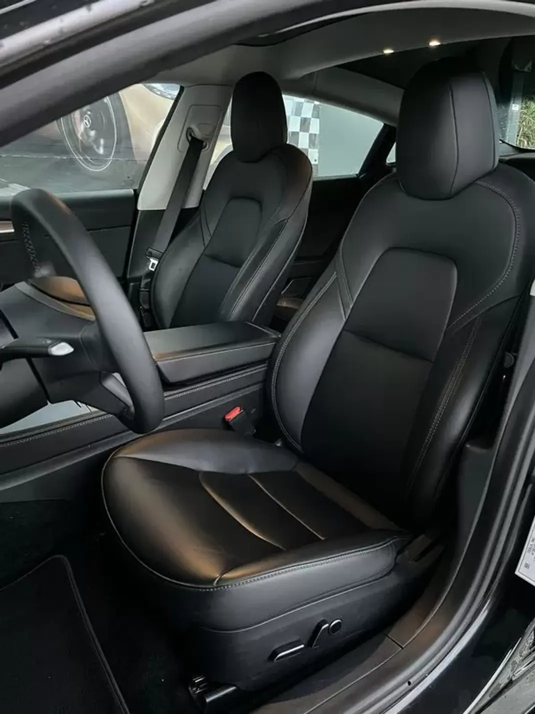 Tesla Model 3 2023 - 28900 EUR, 53000 km - AUTO.MOTO.pt - 53000km - foto 6 de 13
