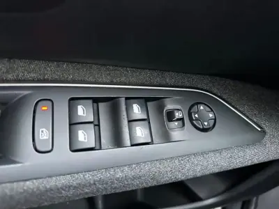 Peugeot 3008 2016 - 13800 EUR, 207000 km - AUTO.MOTO.pt - 207000km - foto 13 de 16