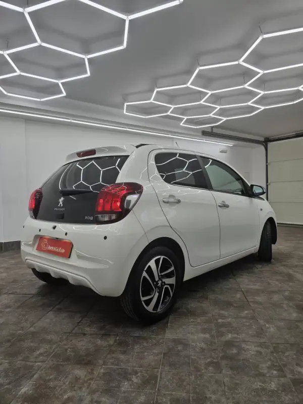 Peugeot 108 2015 - 8650 EUR, 88563 km - AUTO.MOTO.pt - 88563km - foto 37 de 53