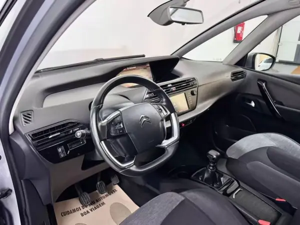 Citroën C4 Grand Picasso 2018 - 11500 EUR, 154000 km - AUTO.MOTO.pt - 154000km - foto 19 de 57